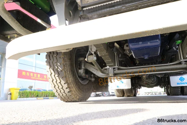 Sinotruk HOWO Heavy Truck 400hp 6X4(10 wheels) 5.6m Dump Truck (China VI) Chassis (2) | 86Trucks
