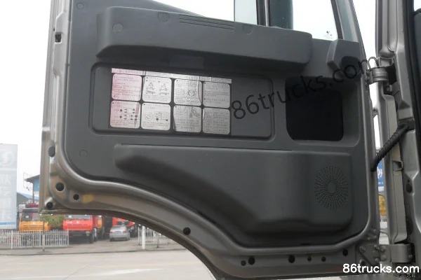 SAIC Hongyan Genlyon 380 ch 6X4(10 roues) camion malaxeur Cabine (2) | 86Trucks