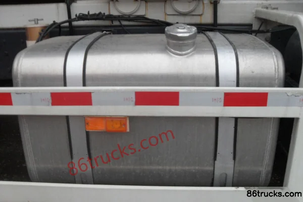 SAIC Hongyan Genlyon 380 ch 6X4(10 roues) camion malaxeur Châssis (2) | 86Trucks