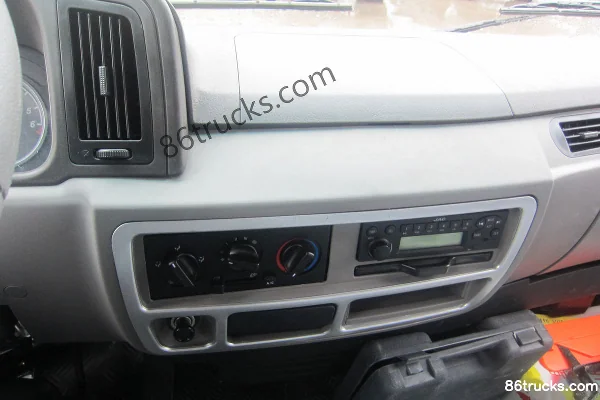 JAC Junling II 110 hp 4X2(6 wheels) 3.8m single-row stake light truck Cab (3) | 86Trucks