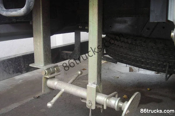 JAC Haoyun 90 ch 4X2(6 roues) empattement 3308 fourgon léger cabine simple (camion scène) (2) | 86Trucks