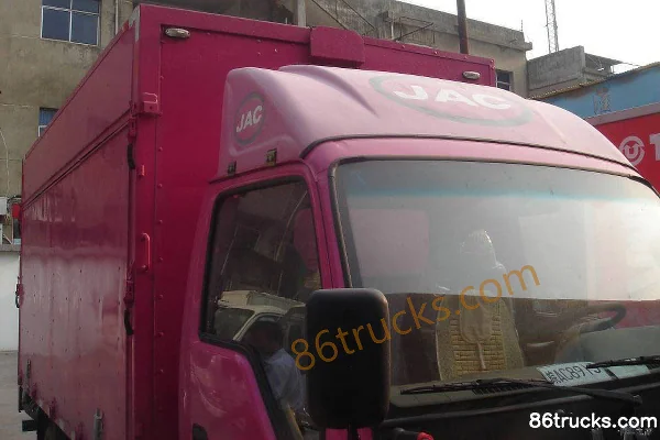 JAC Haoyun 90 ch 4X2(6 roues) empattement 3308 fourgon léger cabine simple (camion scène) Extérieur (2) | 86Trucks