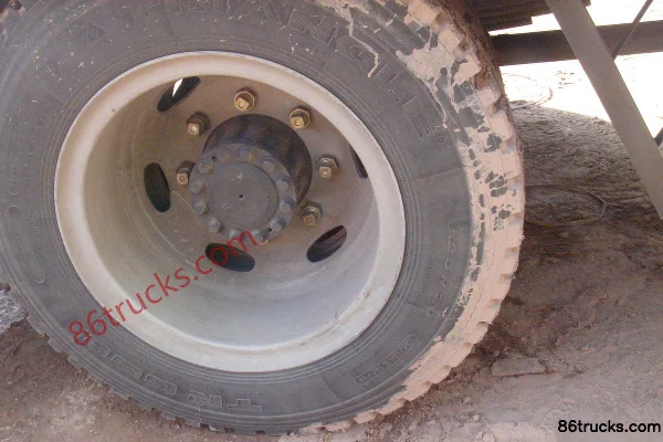 FAW Jiefang Junwei 140 hp 4X2(6 wheels) Flatbed Truck (Chufei Brand) Cab (3) | 86Trucks