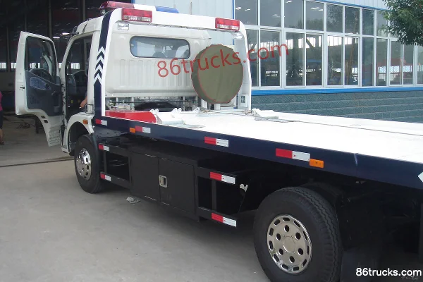 Dongfeng Duolika D8 120 hp 4X2(6 wheels) Wrecker Truck (Chengliwei Brand) Exterior (3) | 86Trucks