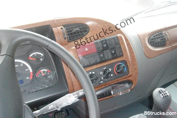 JAC Weiling II Medium Truck 158hp 4X2(6 wheels) Stake Cargo Truck Cab (3) | 86Trucks