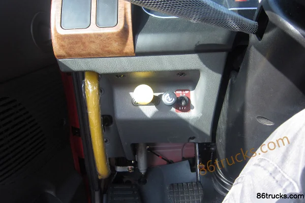 JAC Weiling II Medium Truck 158hp 4X2(6 wheels) Stake Cargo Truck Cab (1) | 86Trucks