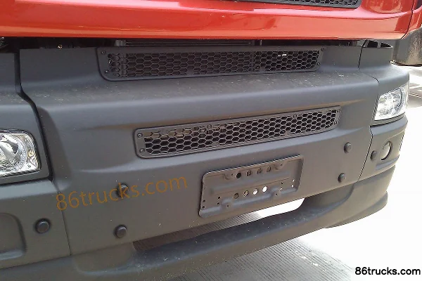 Dongfeng Liuqi Balong Heavy Truck 260 hp 8X2(10 wheels) 9.6m Cab-over Van Truck Exterior (3) | 86Trucks
