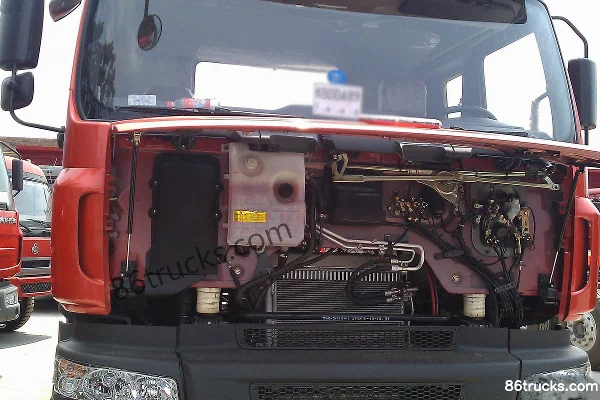 Dongfeng Liuqi Balong Heavy Truck 260 hp 8X2(10 wheels) 9.6m Cab-over Van Truck Exterior (2) | 86Trucks