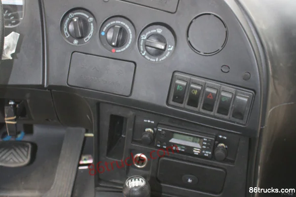 Dongfeng 153 série 160 ch 4X2(6 roues) Camion plateau (marque Jiangte) Cabine (1) | 86Trucks