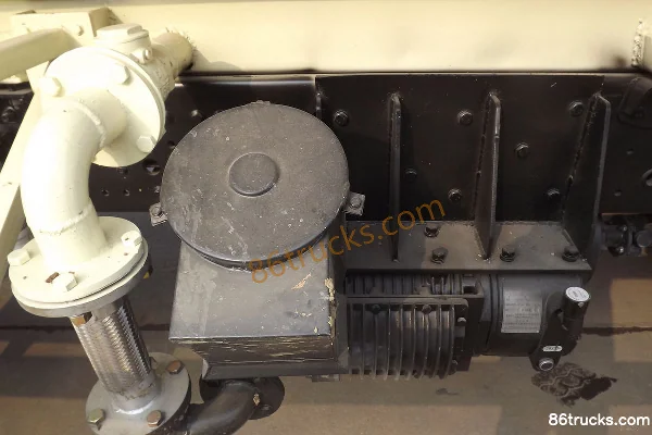 FAW Jiefang Aowei J5P 350 hp 8X4(12 wheels) Bulk Powder Tanker (Xingshi Brand) Chassis (3) | 86Trucks