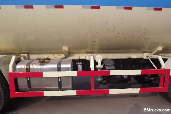 FAW Jiefang Aowei J5P 350 hp 8X4(12 wheels) Bulk Powder Tanker (Xingshi Brand) Chassis (1) | 86Trucks