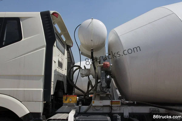 FAW Jiefang Aowei 320hp 6X4(10 wheels) Concrete Mixer Truck (Lingyu Brand) Body (1) | 86Trucks