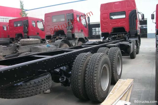 Dongfeng Liuqi Balong 507 Heavy Truck 290 hp 8X4(12 wheels) 9.6m Flatbed Cargo Truck Chassis (2) | 86Trucks