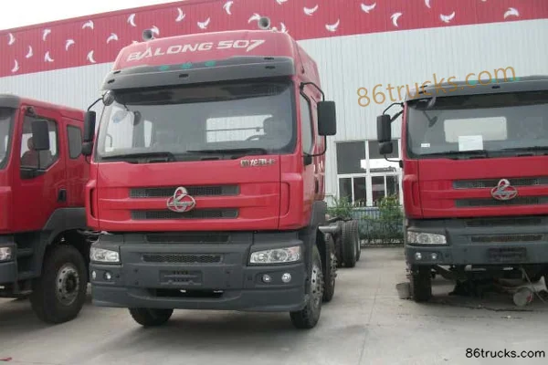Dongfeng Liuqi Balong 507 Heavy Truck 290 hp 8X4(12 wheels) 9.6m Flatbed Cargo Truck Exterior (3) | 86Trucks