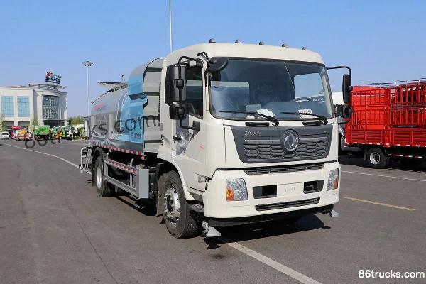 Yate Heavy Industry Yate Heavy Industry Dongfeng Commercial Vehicle Chassis Cleaning Truck