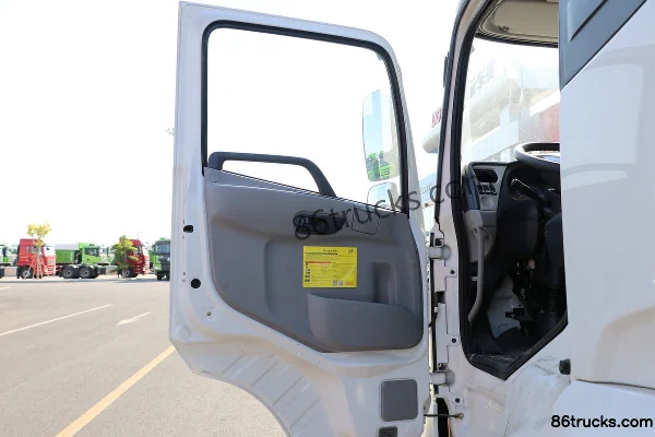 Dongfeng Commercial Vehicle Tianjin VR 210 ch 4X2(6 roues) camion de nettoyage (marque Yate) Cabine (1) | 86Trucks