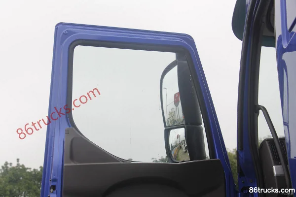 Dongfeng Liuqi Chenglong H5 Medium Truck 220 hp 4X2(6 wheels) 6.8m Box Van Cargo Truck (China VI) Cab (2) | 86Trucks