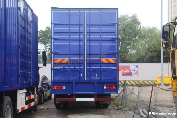 Dongfeng Liuqi Chenglong H5 Medium Truck 220 hp 4X2(6 wheels) 6.8m Box Van Cargo Truck (China VI) Body (2) | 86Trucks