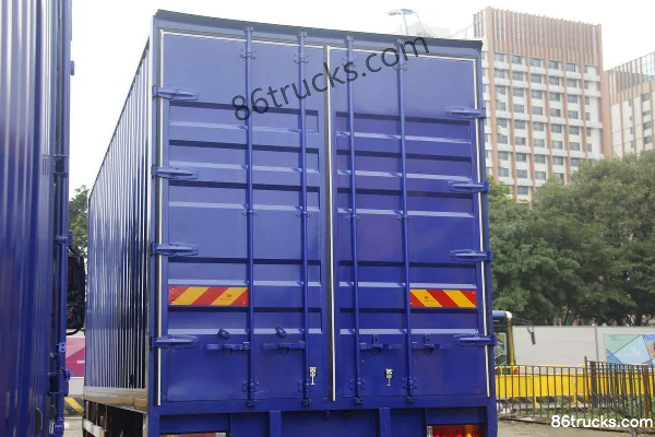 Dongfeng Liuqi Chenglong H5 Medium Truck 220 hp 4X2(6 wheels) 6.8m Box Van Cargo Truck (China VI) Body (1) | 86Trucks