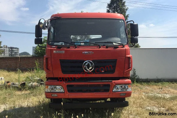 Huatong Huatong Dongfeng chassis water sprinkler truck