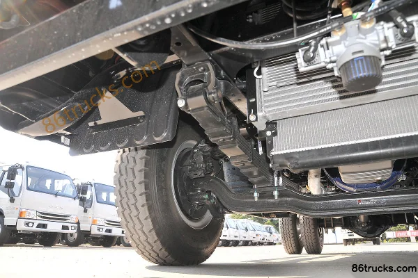 JAC Junling V8 170hp 4X2(6 wheels) 3.85m half-row cage van light truck Chassis (2) | 86Trucks