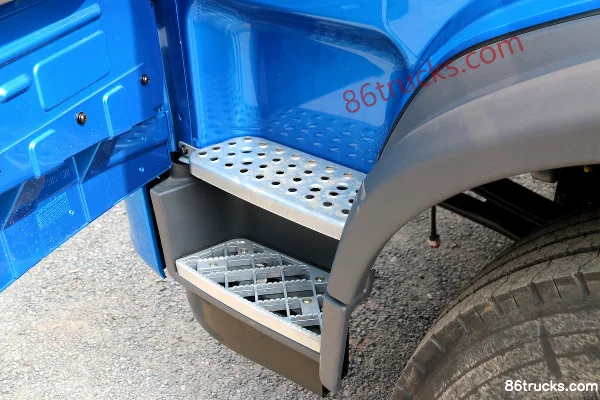 FAW Jiefang Lin VH 230 hp 4X2(6 wheels) 6.8m semi-sleeper box cargo truck (China VI) (axle ratio 4.333) Cab (2) | 86Trucks