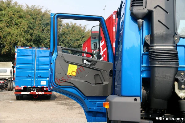FAW Jiefang Lin VH 230 hp 4X2(6 wheels) 6.8m semi-sleeper box cargo truck (China VI) (axle ratio 4.333) Cab (1) | 86Trucks