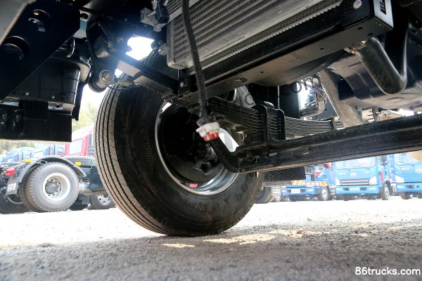 FAW Jiefang Lin VH 230 hp 4X2(6 wheels) 6.8m semi-sleeper box cargo truck (China VI) (axle ratio 4.333) Chassis (2) | 86Trucks