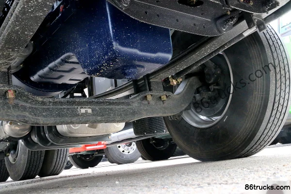 DongfengLiuqi Chenglong H5 camion lourd 430 ch 6X4(10 roues) tracteur routier (pont arrière 440 allégé) Châssis (3) | 86Trucks