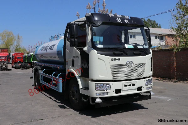 FAW Jiefang J6L 220 hp 4X2(6 wheels) cleaning truck (Yate Heavy Industry brand) Exterior