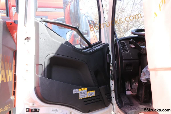 FAW Jiefang J6L 220 hp 4X2(6 wheels) cleaning truck (Yate Heavy Industry brand) Cab (1) | 86Trucks