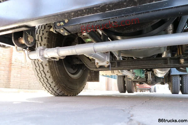 FAW Jiefang J6L 220 hp 4X2(6 wheels) cleaning truck (Yate Heavy Industry brand) Chassis (2) | 86Trucks