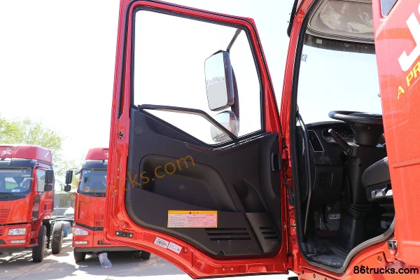 FAW Jiefang J6L Classic Edition 280hp 6X2(8 wheels) 6.8m Flatbed Truck Cab (1) | 86Trucks