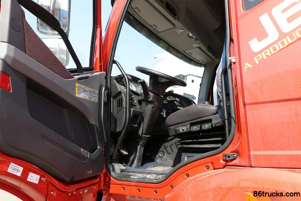 FAW Jiefang Nouveau J6P poids lourd 320 ch 6X2(8 roues) camion porteur à ridelles (China VI) Cabine (3) | 86Trucks