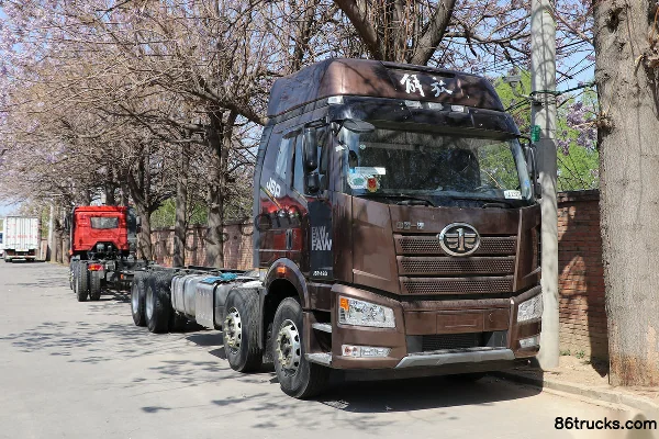 FAW Jiefang New J6P Classic Edition 460 hp 8X4(12 wheels) 9.5m Stake Truck (457 Punch Weld Axle) Exterior