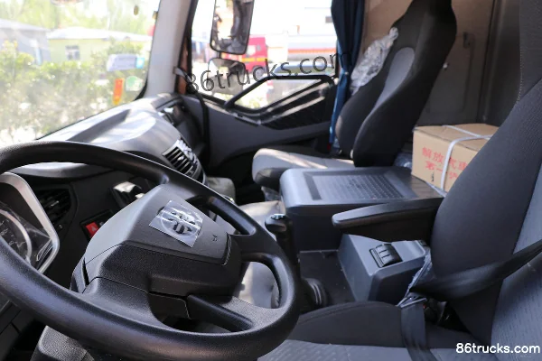 FAW Jiefang New J6P Heavy Truck 560hp 8X4(12 wheels) 9.4m Stake Truck (China VI) Cab (3) | 86Trucks