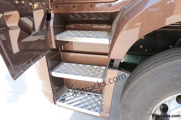 FAW Jiefang New J6P Heavy Truck 560hp 8X4(12 wheels) 9.4m Stake Truck (China VI) Cab (2) | 86Trucks