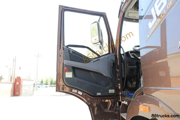 FAW Jiefang New J6P Heavy Truck 560hp 8X4(12 wheels) 9.4m Stake Truck (China VI) Cab (1) | 86Trucks