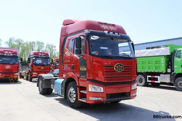 FAW Jiefang J6P Classic Edition 12.5L CNG 480 hp 4X2(6 wheels) FAW Jiefang 12-speed High Roof Tractor Truck Exterior