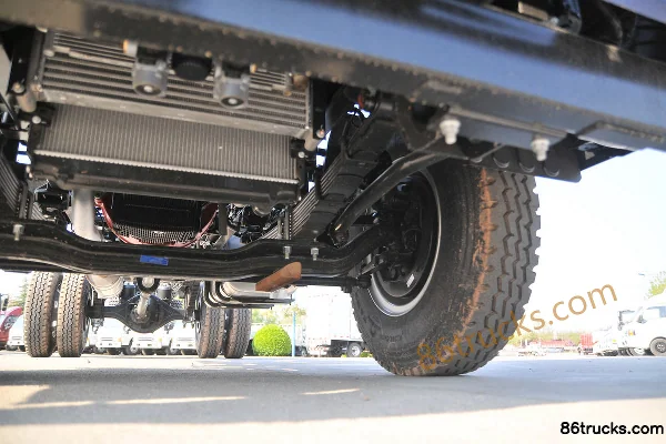 JAC Shuailing Q8 Green Giant 154 hp 4X2(6 wheels) 5.25m Semi-row Flatbed Cargo Truck (Rear Axle 4.875) Chassis (3) | 86Trucks