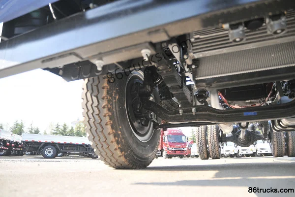 JAC Shuailing Q8 Green Giant 154 hp 4X2(6 wheels) 5.25m Semi-row Flatbed Cargo Truck (Rear Axle 4.875) Chassis (2) | 86Trucks