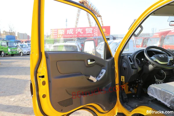 Kama Ruihang X1 High Spec 1.5L 113hp 4X2(6 wheels) Gasoline 2.92m Double Row Flatbed Mini Truck (China VI) Cab (1) | 86Trucks