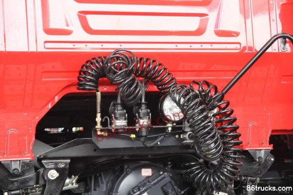 Hongyan GenlyonM100 Tracteur routier 380 ch 6X4(10 roues) Châssis (3) | 86Trucks