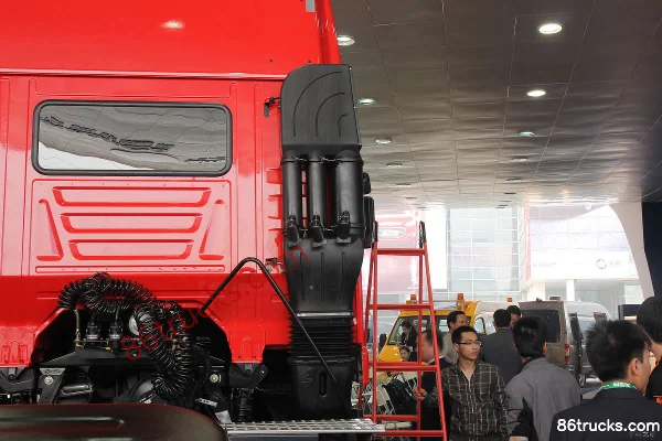 Hongyan GenlyonM100 Tracteur routier 380 ch 6X4(10 roues) Châssis (2) | 86Trucks