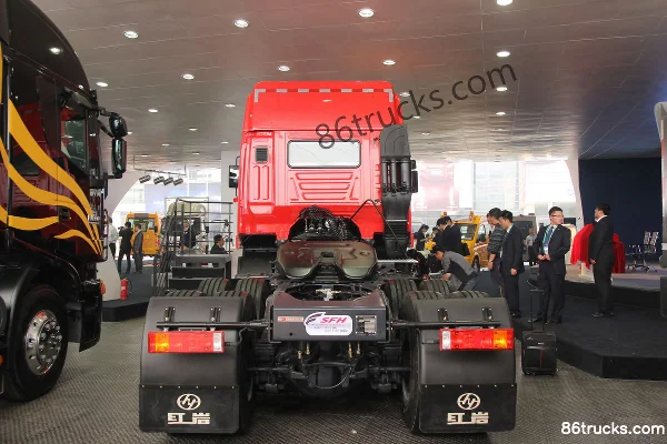 Hongyan GenlyonM100 Tracteur routier 380 ch 6X4(10 roues) Extérieur (3) | 86Trucks
