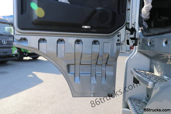 Sinotruk Sitrak C7H Heavy Truck 440 hp 6X4(10 wheels) Dangerous Goods Tractor Truck (China VI) Cab (3) | 86Trucks