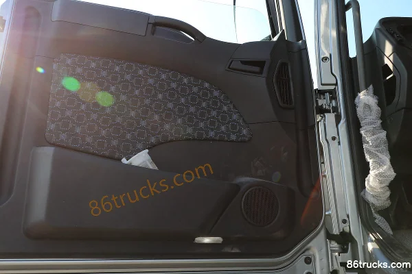 Sinotruk Sitrak C7H Heavy Truck 440 hp 6X4(10 wheels) Dangerous Goods Tractor Truck (China VI) Cab (2) | 86Trucks