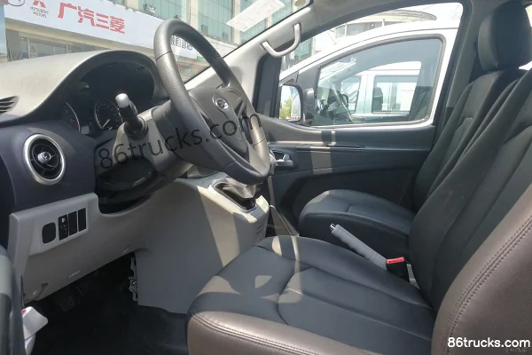 JAC Refine M3 Luxury Intelligent 120hp 7-Seater 1.6T MPV Cab (1) | 86Trucks