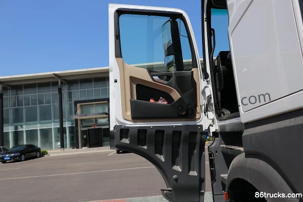 Mercedes-Benz New Actros Heavy Truck 420 hp 4X2(6 wheels) Tractor Truck (Model 1842LS) Cab (1) | 86Trucks