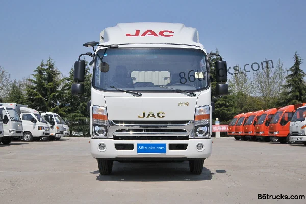 JAC Shuailing Q6 Mountain Edition 141hp 4X2(6 wheels) 3.85m Semi-row Stake Light Truck Exterior (2) | 86Trucks